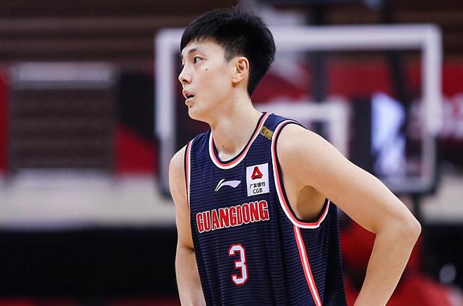 云贵雷霆队鏖战江南金雕队，排球杯赛惊险晋级，核心复出即建功。外援联手发威的简单介绍九游官网入口